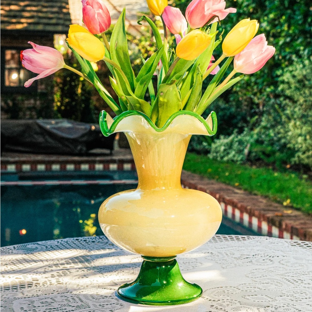 Elegant Green and Pale Yellow Glass Vase - Picture 4 of 7